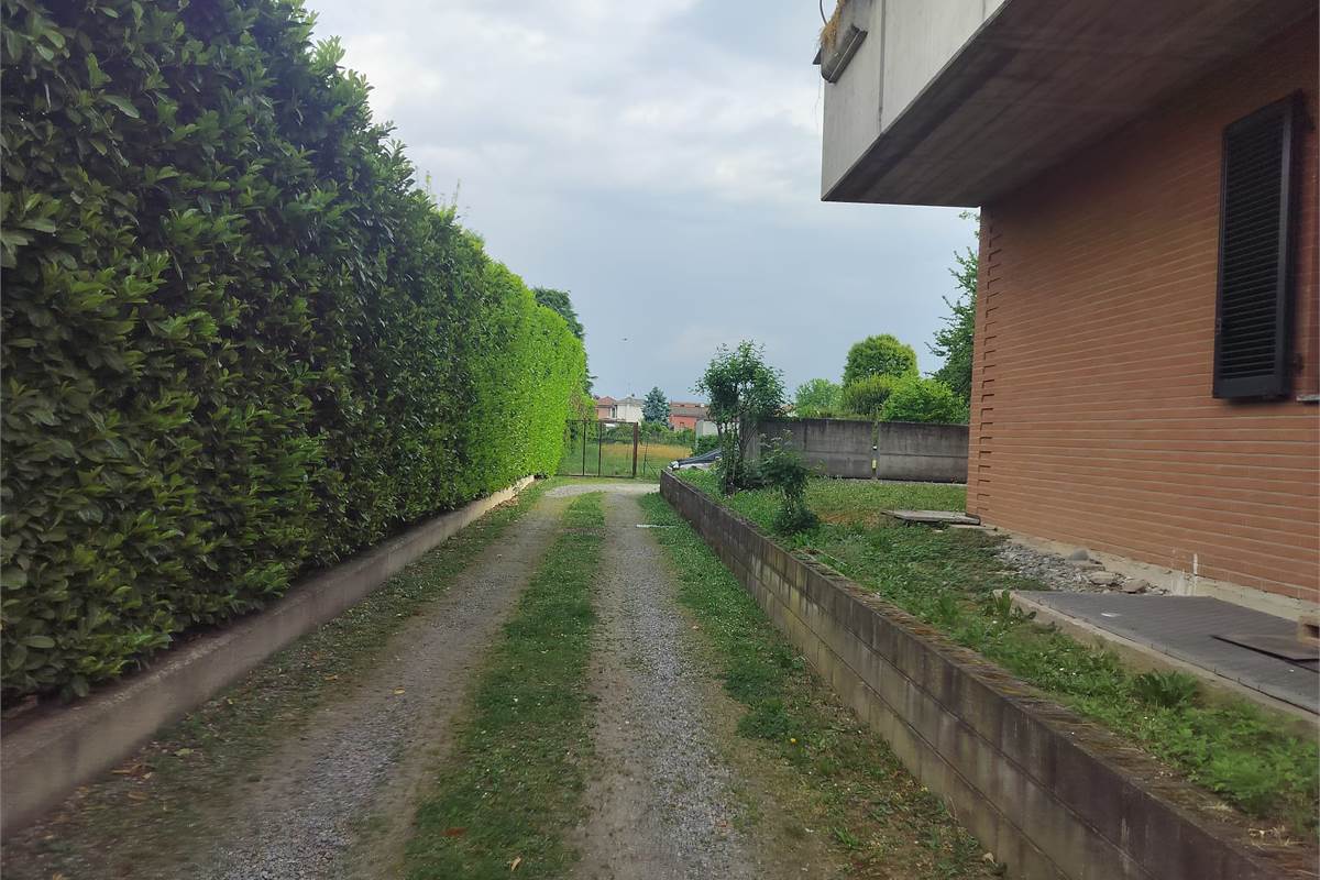 Garage In Vendita a Ceriano Laghetto