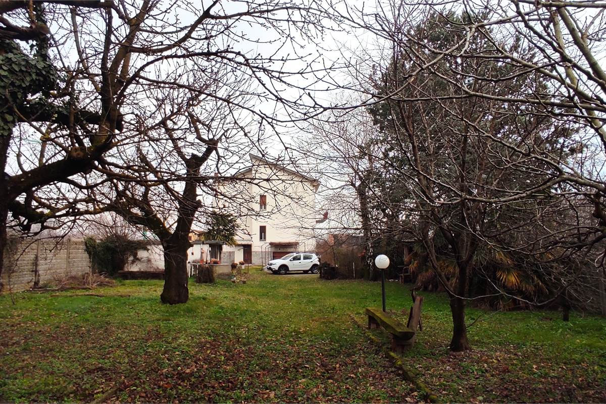 Villa Bifamiliare In Vendita a Limido Comasco