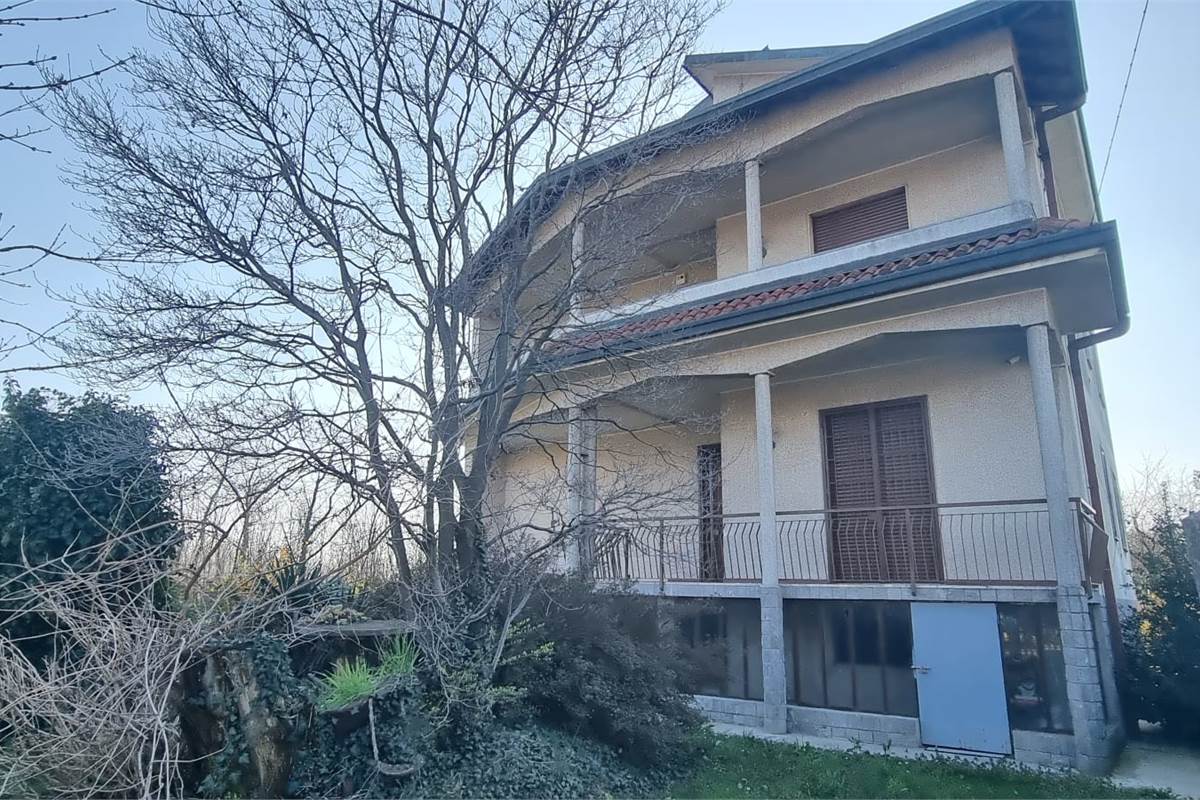 Villa In Vendita a Limido Comasco