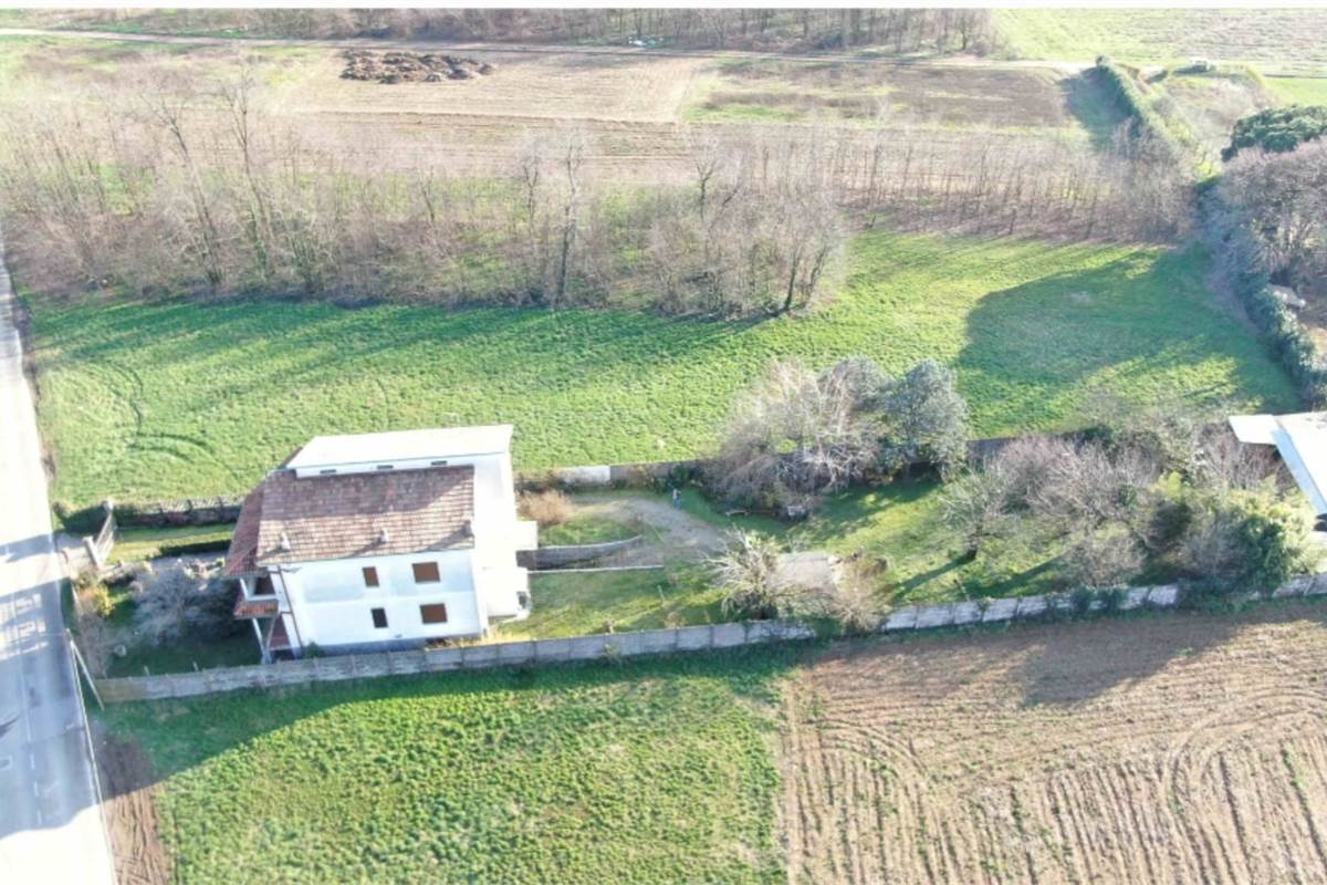 Villa In Vendita a Limido Comasco