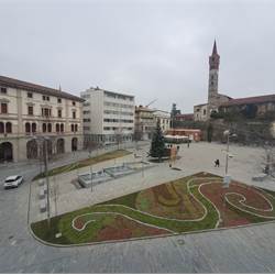 Ampio Negozio centrale a Cantù (D)