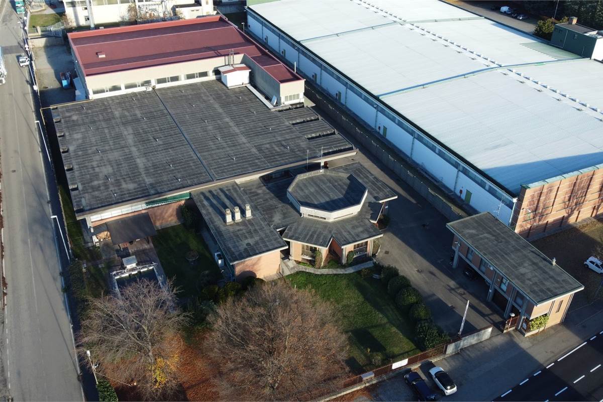 Ampia area uffici indipendente in locazione