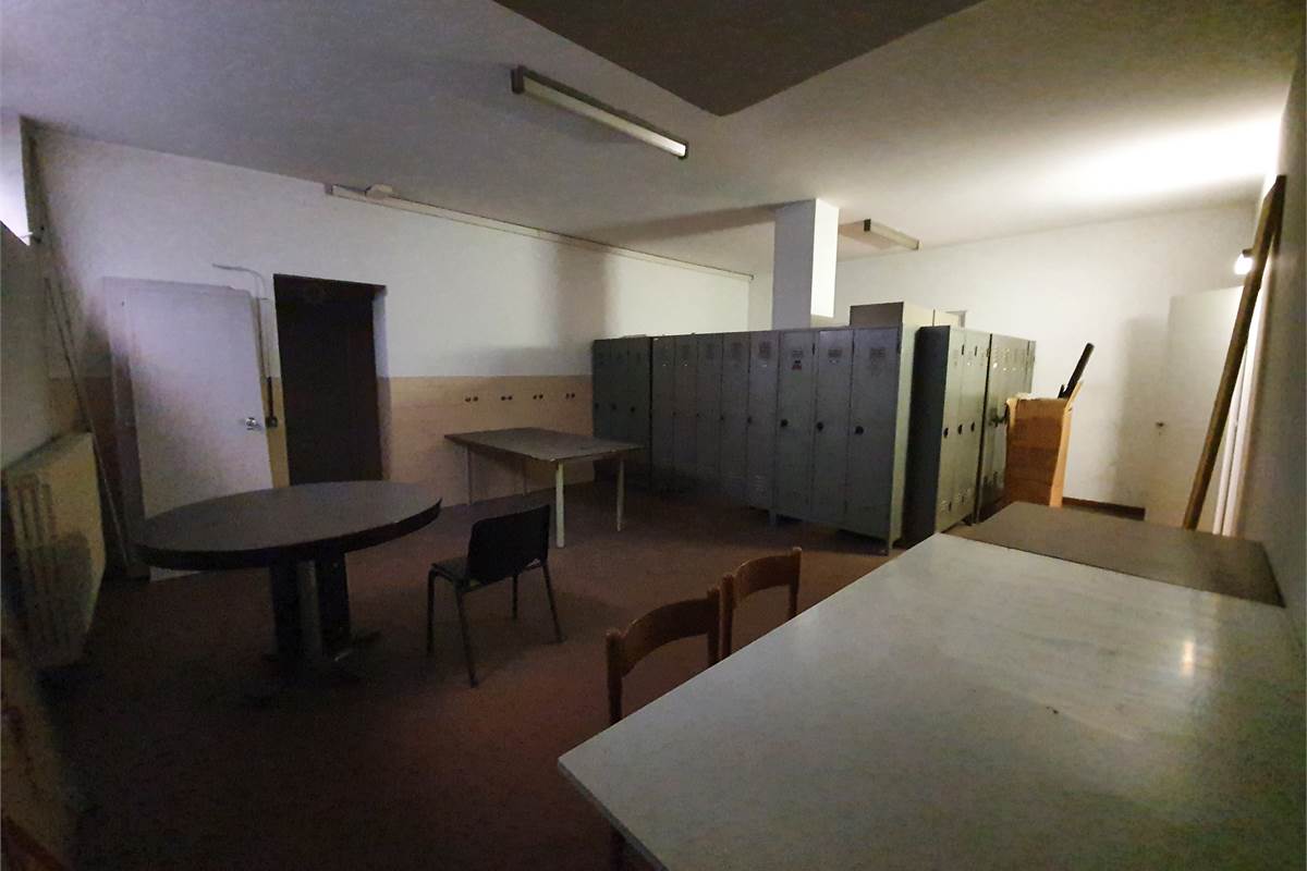 Ampia area uffici indipendente in locazione