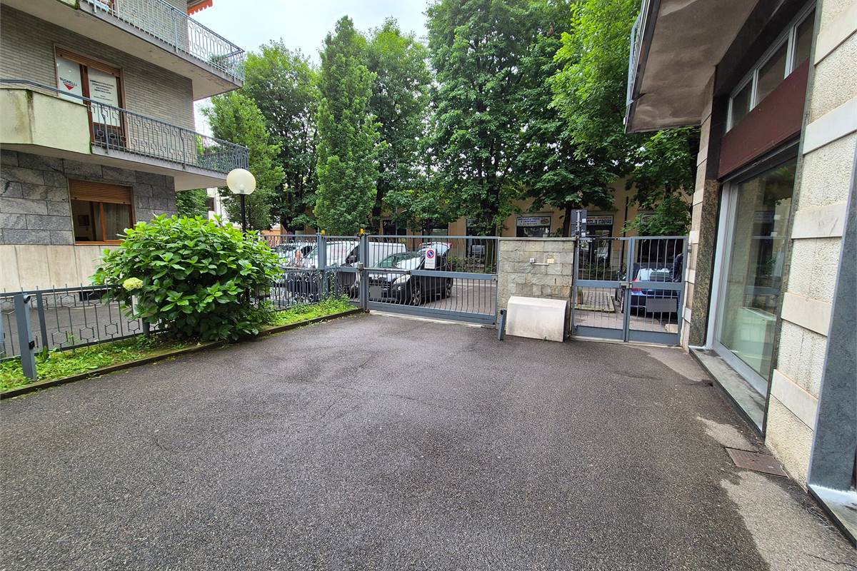 Trilocale a Saronno con grande terrazzo