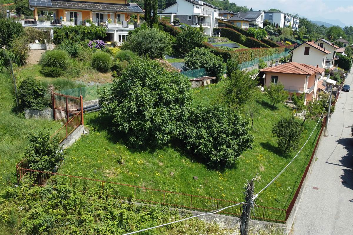 Terreno edificabile a Montano Lucino 