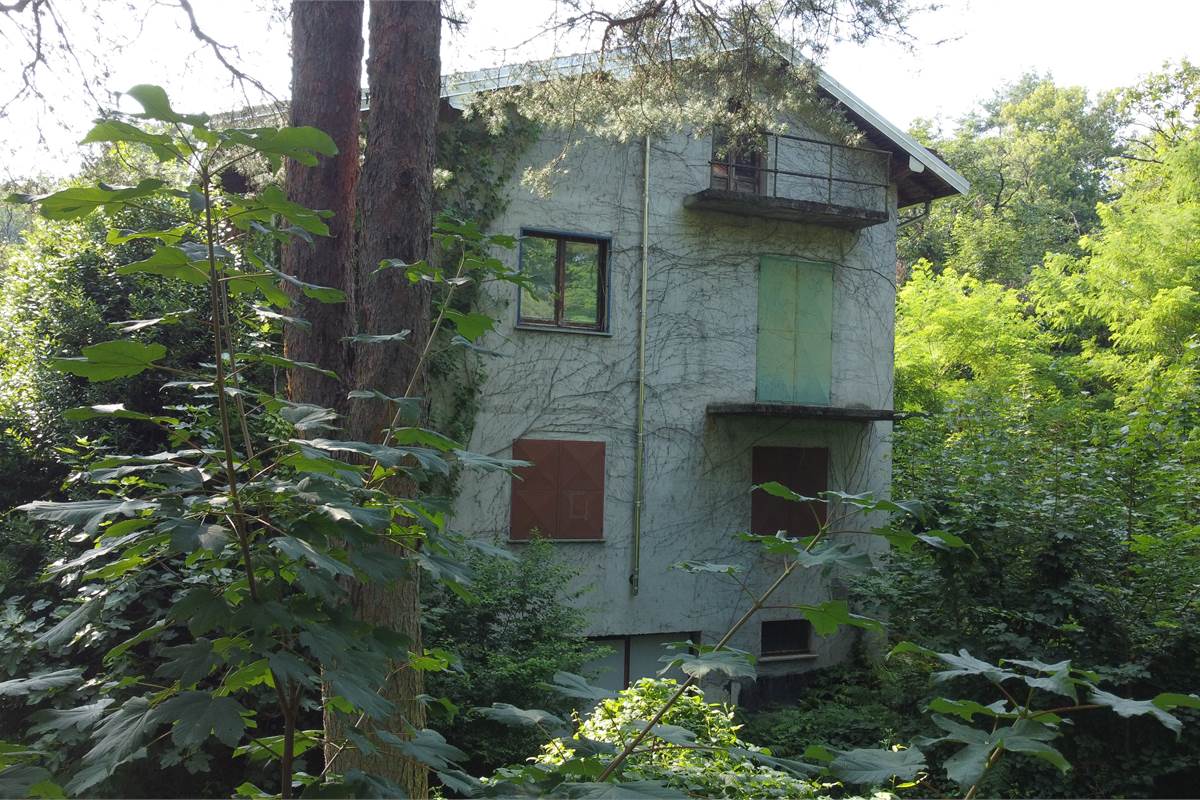 Villa singola immersa nel verde a Vedano Olona