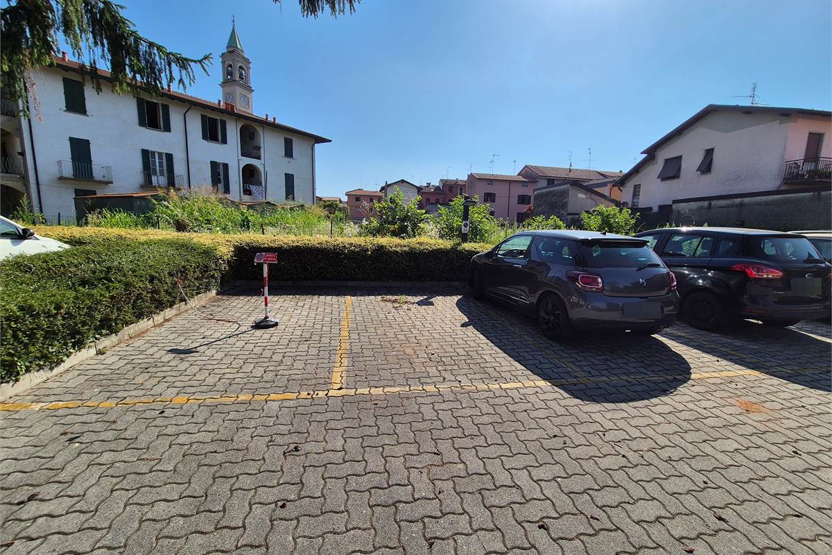 Bilocale con posto auto a Guanzate