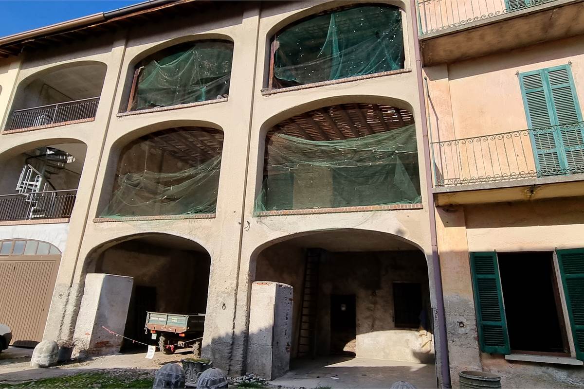 Rustico-cascinale terra tetto in vendita a Fenegrò