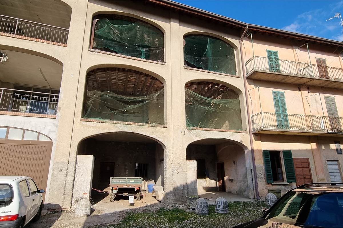 Rustico-cascinale terra tetto in vendita a Fenegrò