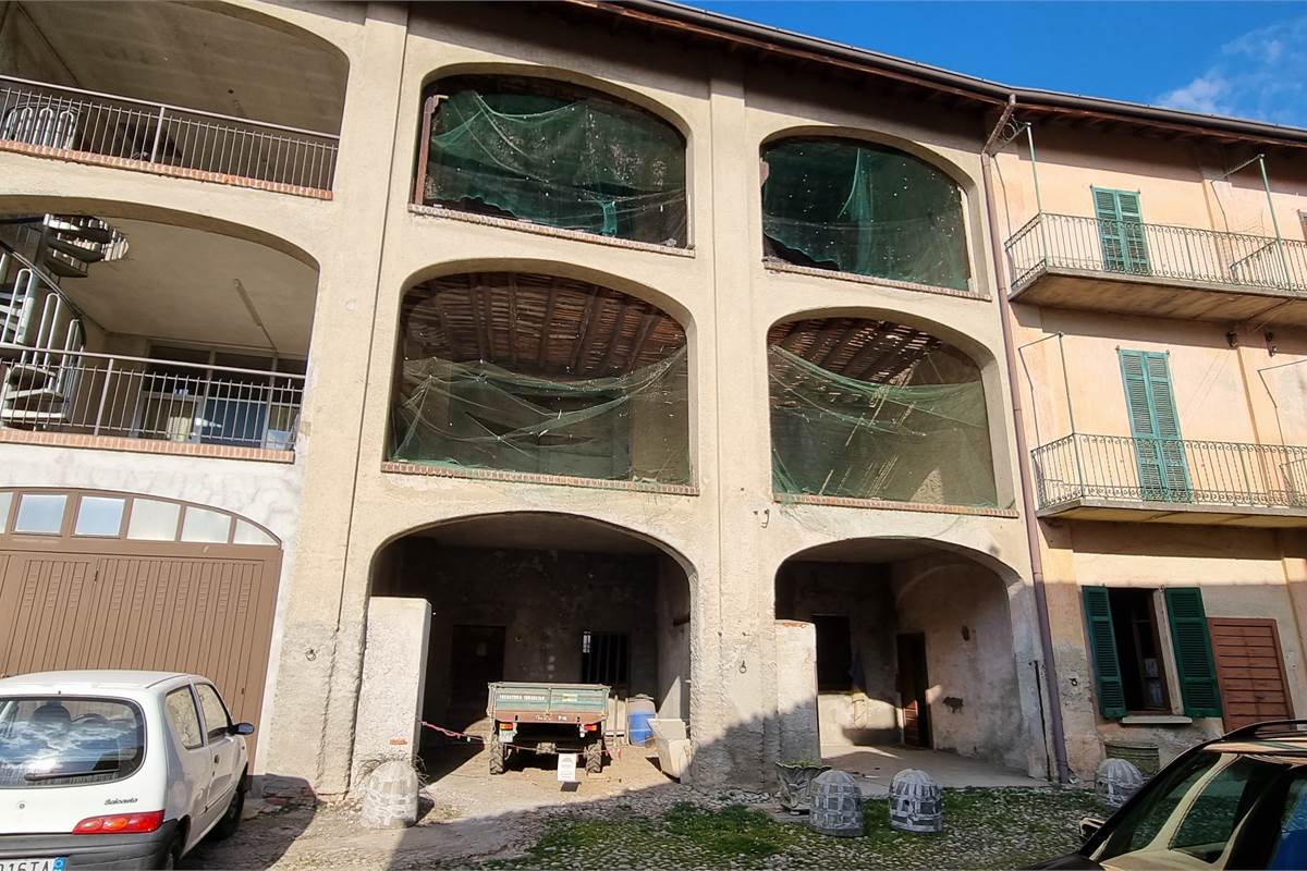 Rustico-cascinale terra tetto in vendita a Fenegrò