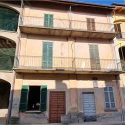 Rustico terra-tetto in vendita a Fenegrò 
