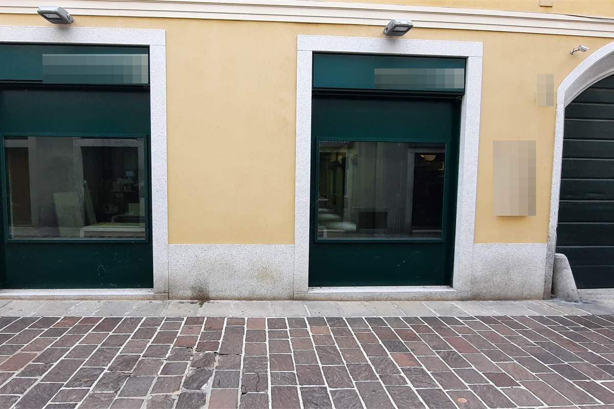Elegante locale commerciale Cantù centro