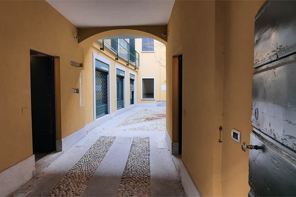 Elegante locale commerciale Cantù centro