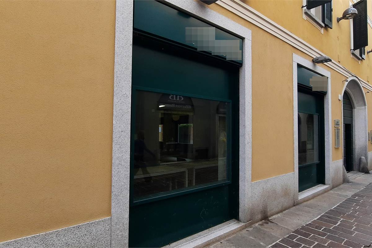 Elegante locale commerciale Cantù centro