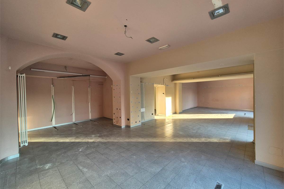Negozio di 120 mq a Fino Mornasco