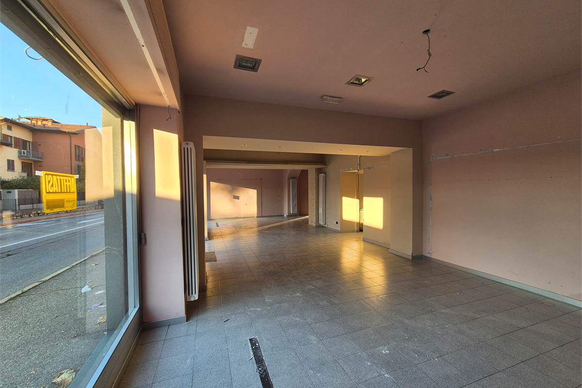 Negozio di 120 mq a Fino Mornasco