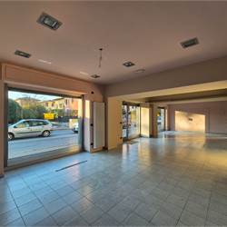 Negozio di 120 mq a Fino Mornasco