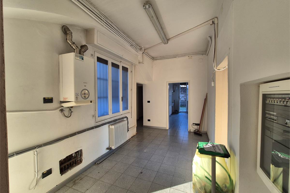 Negozio di 120 mq a Fino Mornasco