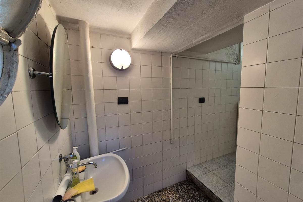 Negozio di 120 mq a Fino Mornasco