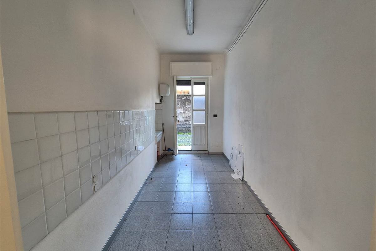 Negozio di 120 mq a Fino Mornasco