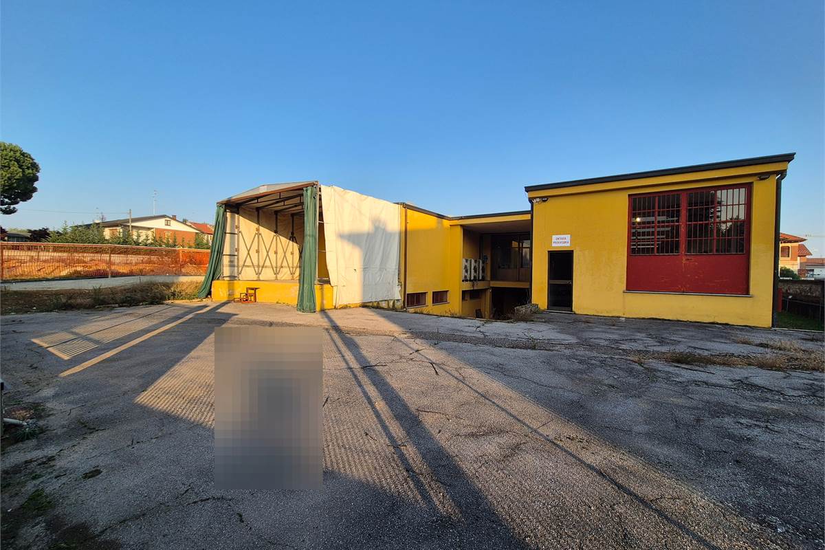 Capannone Commerciale in Vendita vicino a Lomazzo