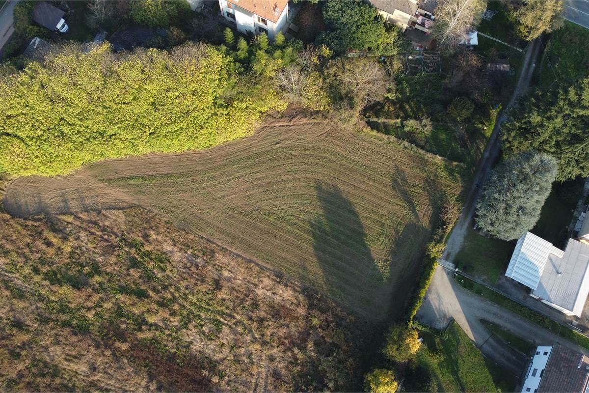 Vendesi valido terreno edificabile a Lomazzo 