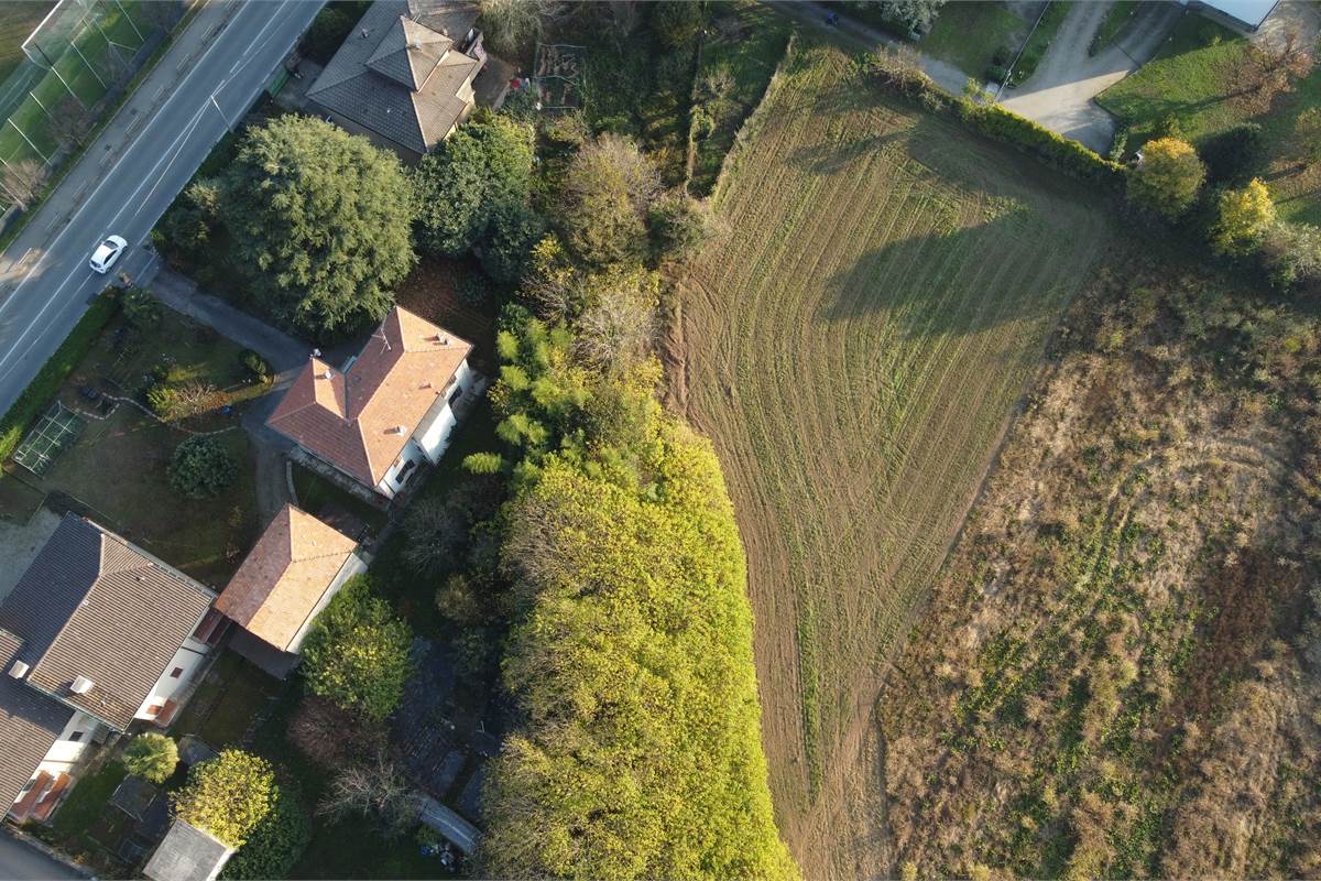 Vendesi valido terreno edificabile a Lomazzo 