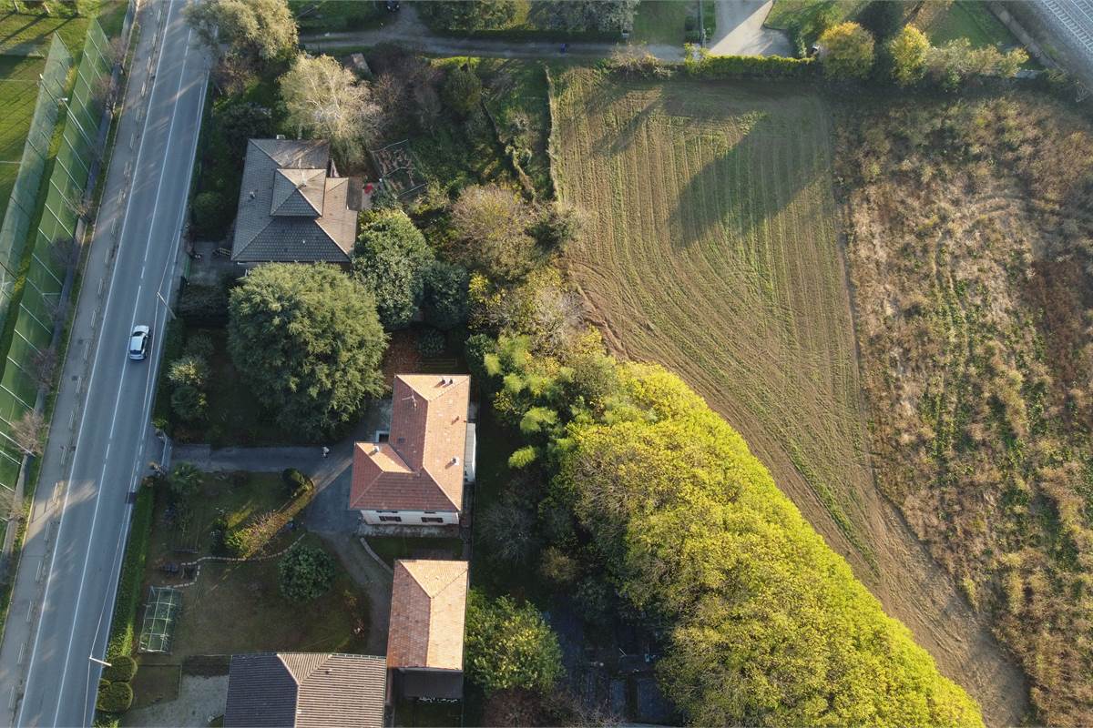 Vendesi valido terreno edificabile a Lomazzo 