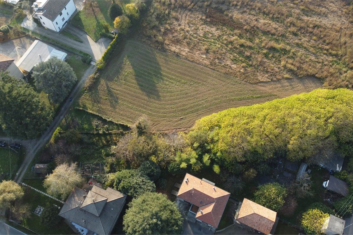 Vendesi valido terreno edificabile a Lomazzo 