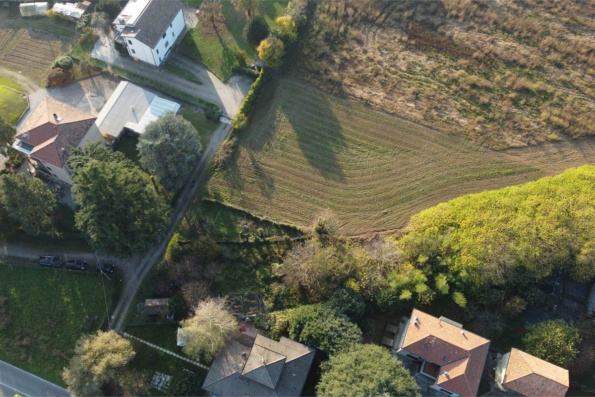 Vendesi valido terreno edificabile a Lomazzo 