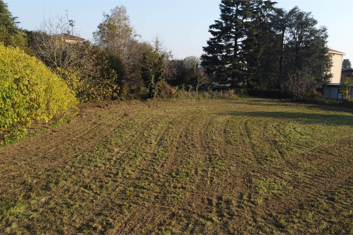 Vendesi valido terreno edificabile a Lomazzo 