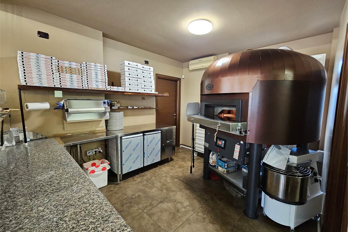 Pizzeria in Vendita A Rovellasca