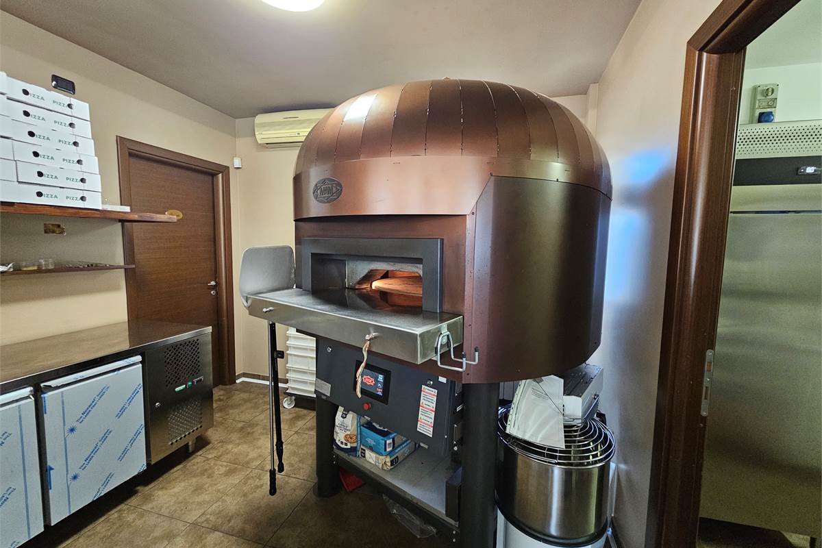 Pizzeria in Vendita A Rovellasca