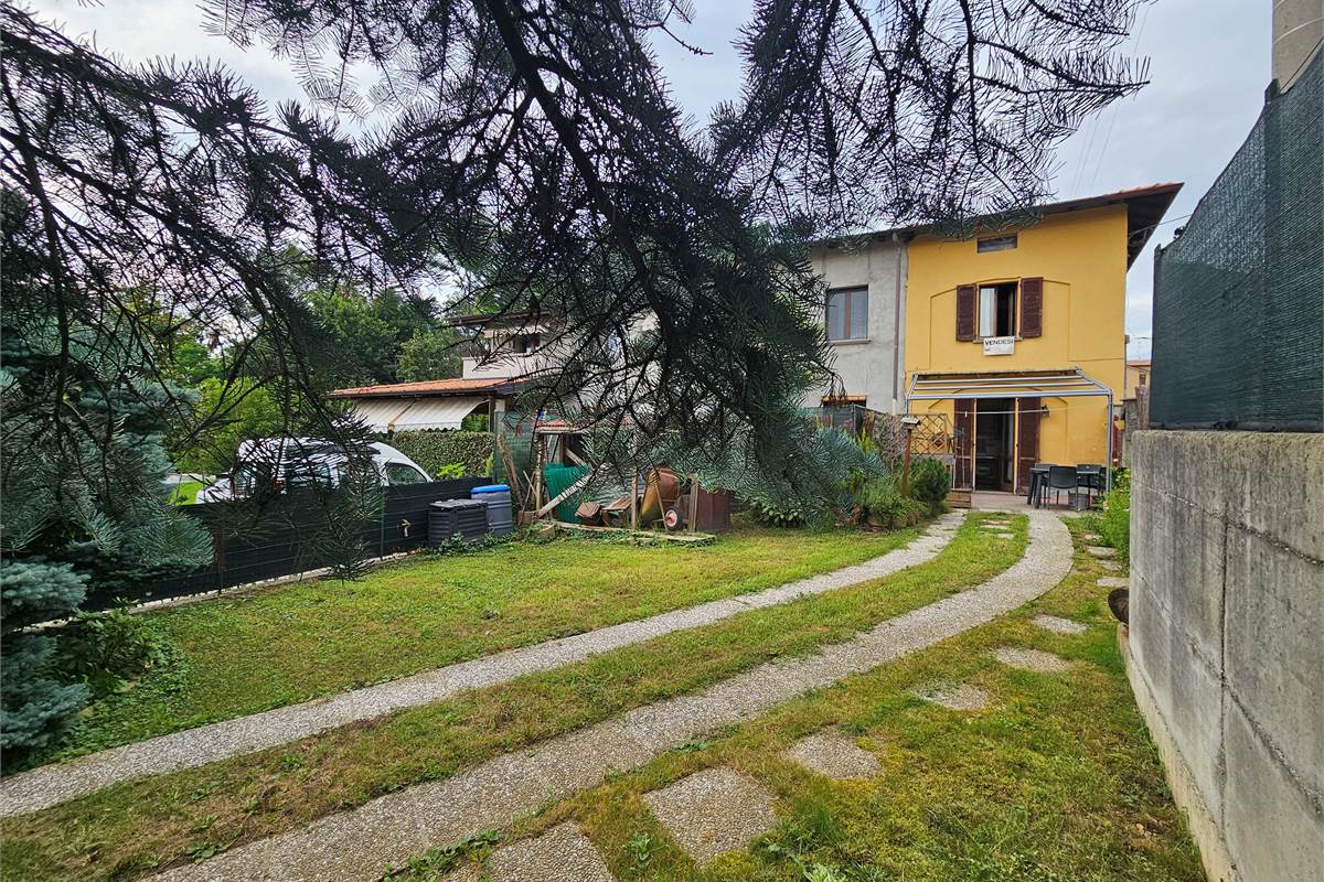 Porzione di casa con GIARDINO PRIVATO