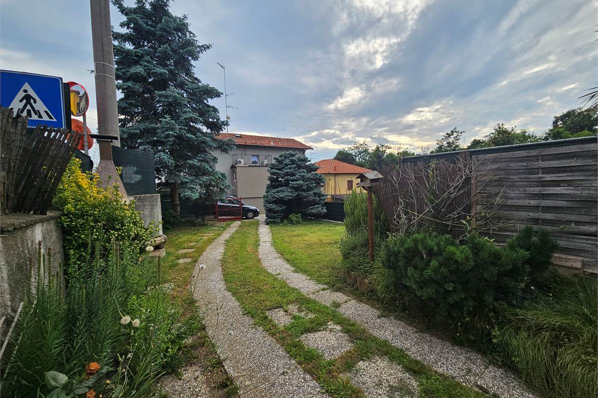 Porzione di casa con GIARDINO PRIVATO