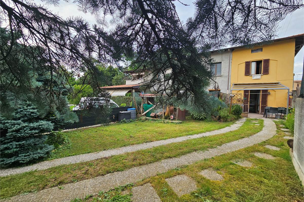 Porzione di casa con GIARDINO PRIVATO