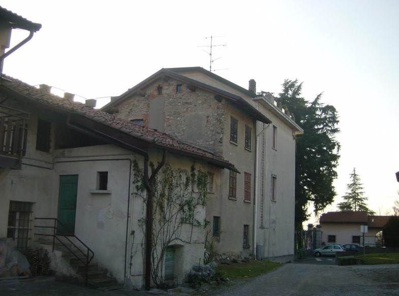 Stabile in vendita a Vertemate con Minoprio