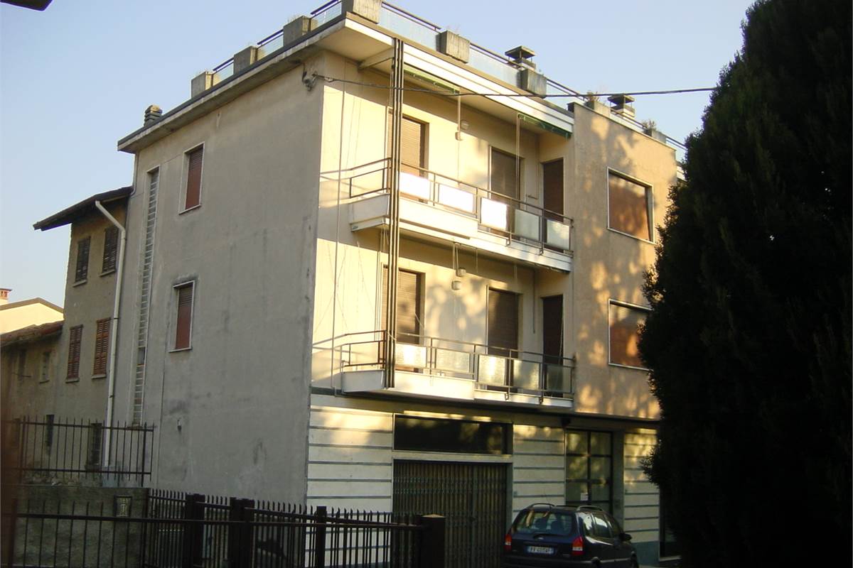 Stabile in vendita a Vertemate con Minoprio