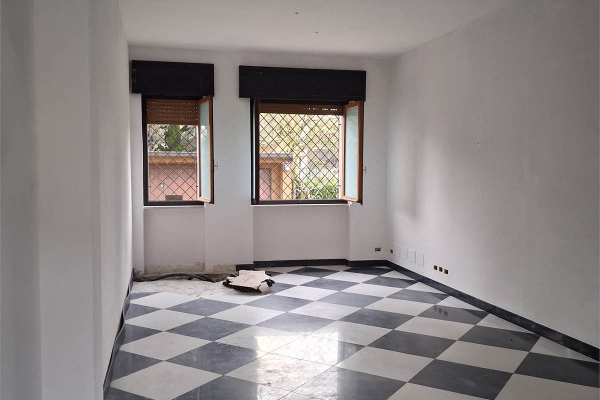 Negozio in vendita a Torrevecchia Pia