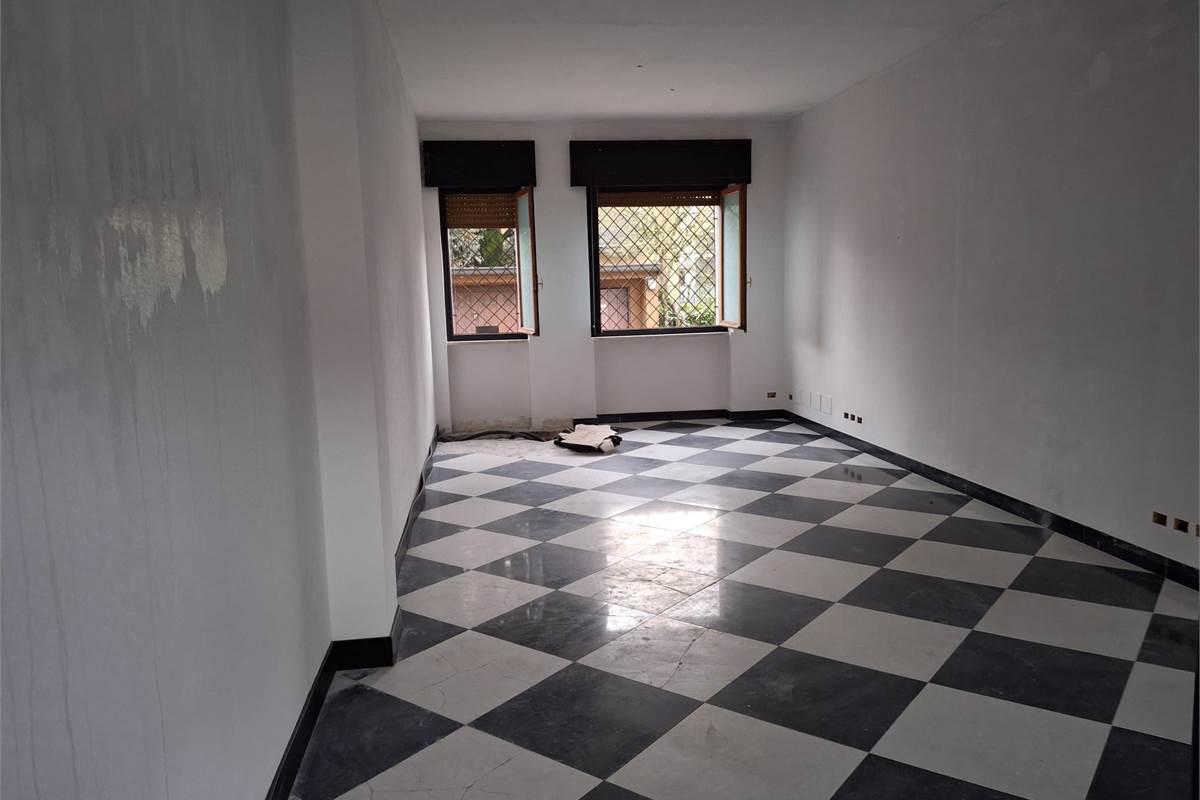 Negozio in vendita a Torrevecchia Pia