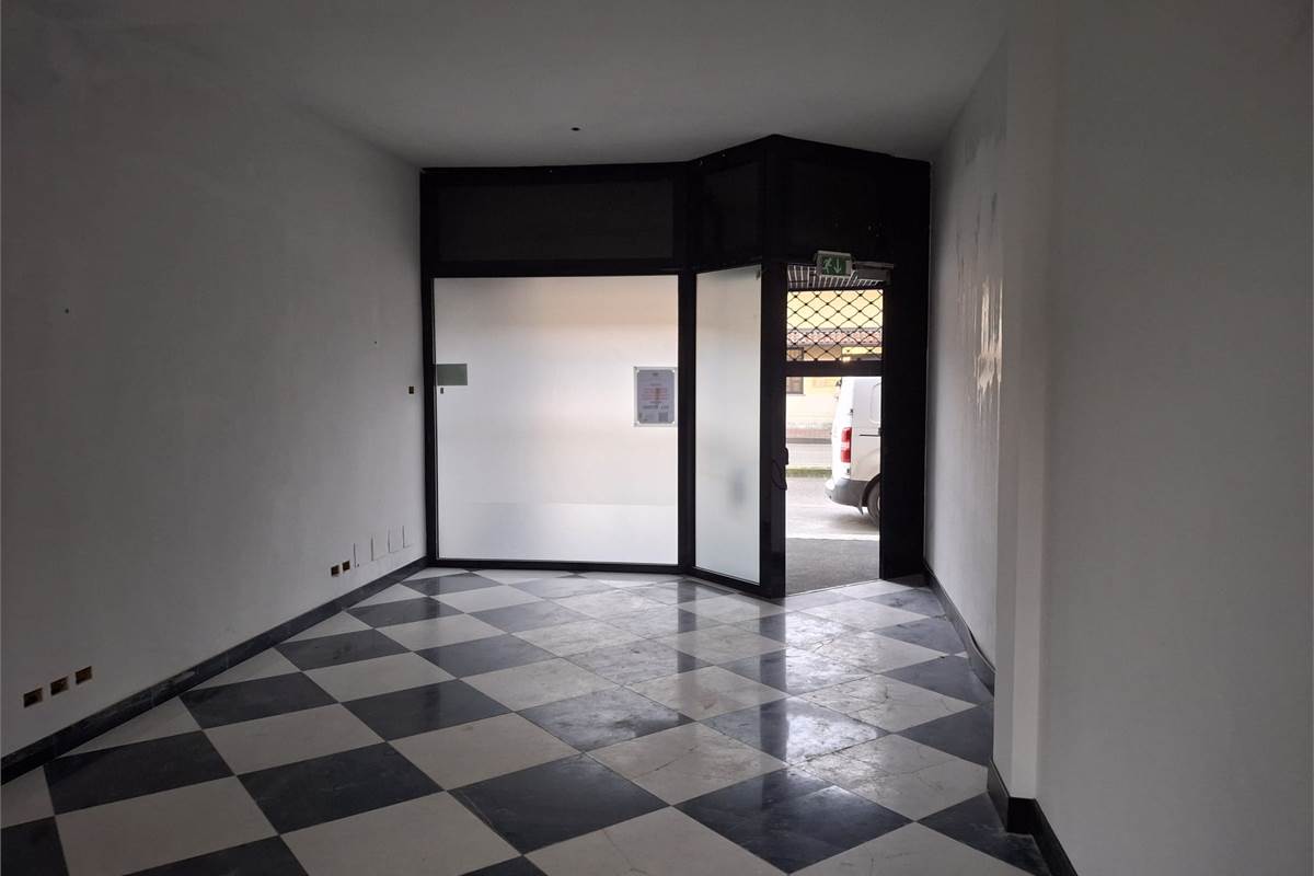 Negozio in vendita a Torrevecchia Pia