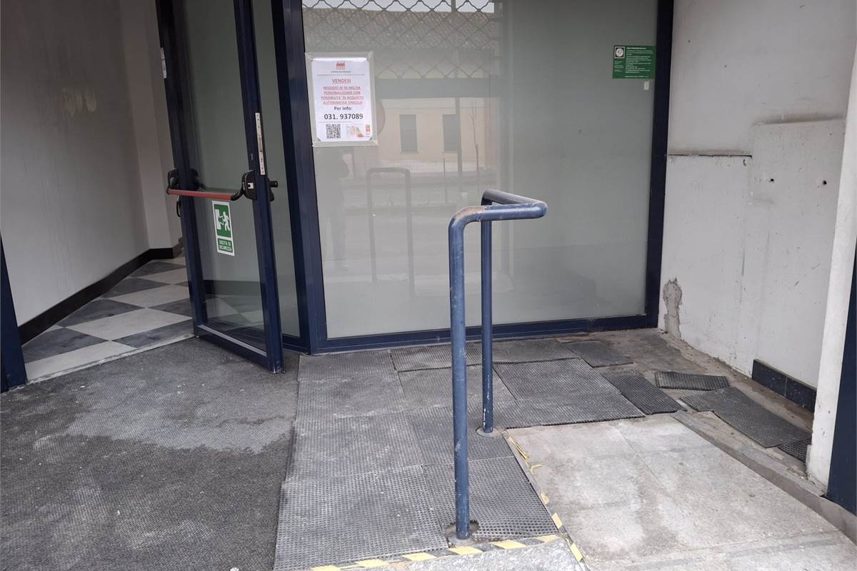 Negozio in vendita a Torrevecchia Pia