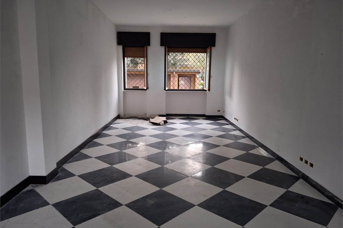 Negozio in vendita a Torrevecchia Pia