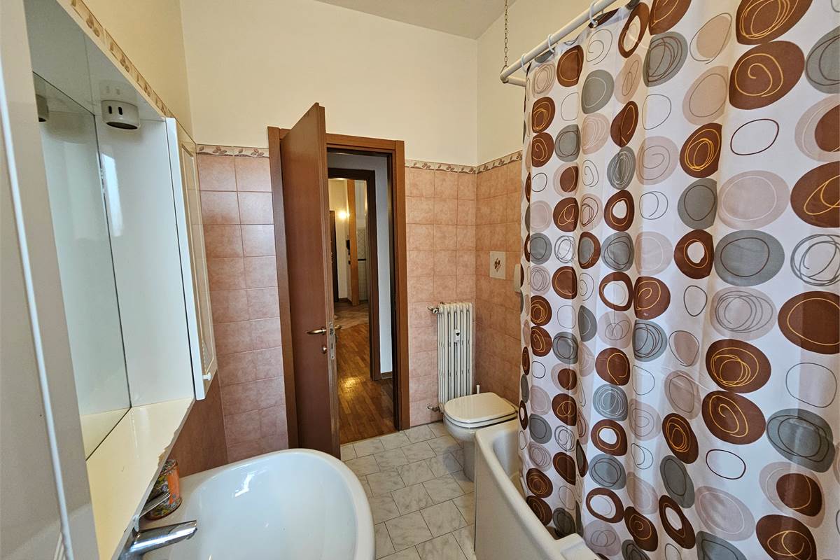 Ampio bilocale a Como Camerlata con Terrazzo 