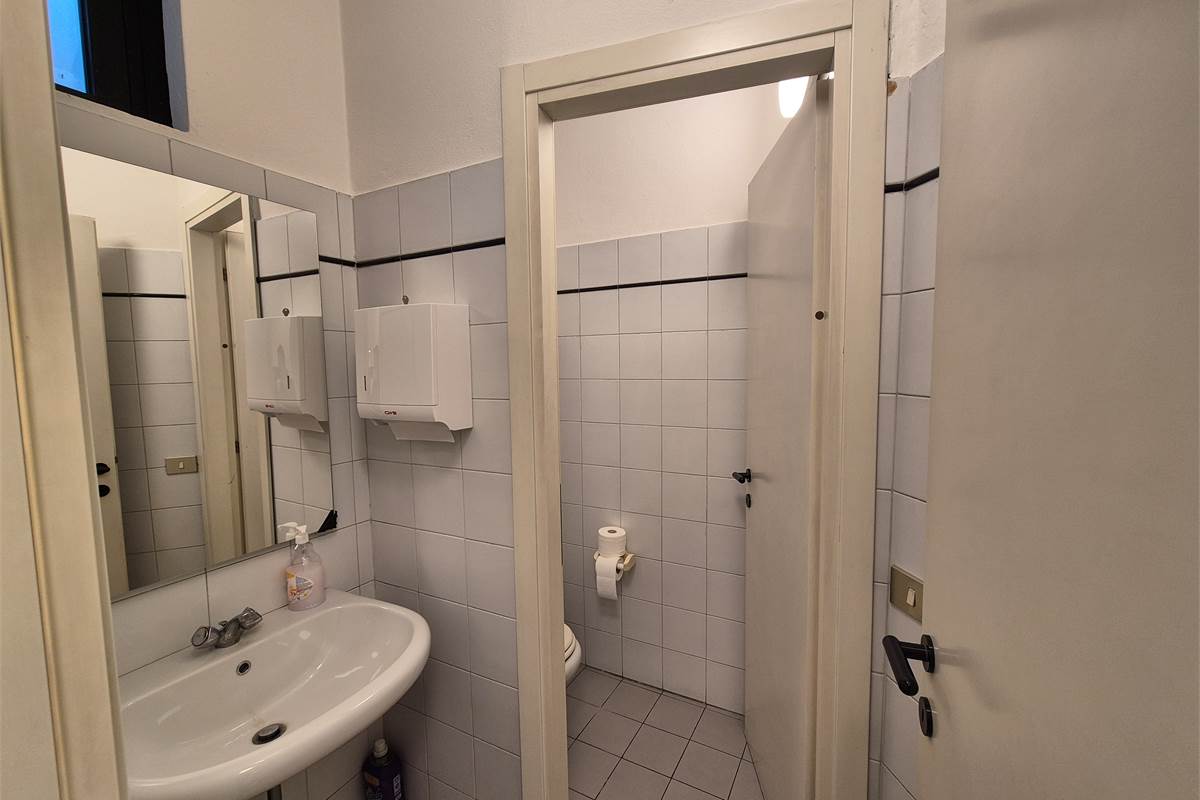 Grazioso negozio in locazione a Cantù
