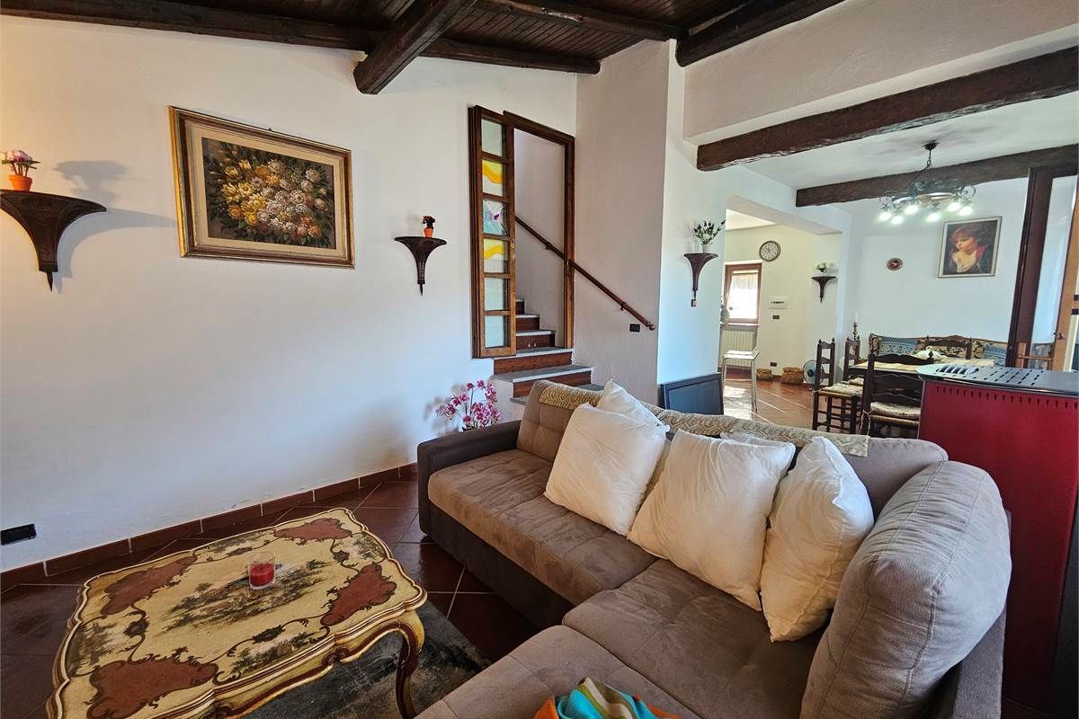 Porzione di casa a Forotondo con giardino
