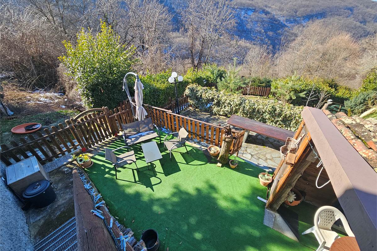 Porzione di casa a Forotondo con giardino