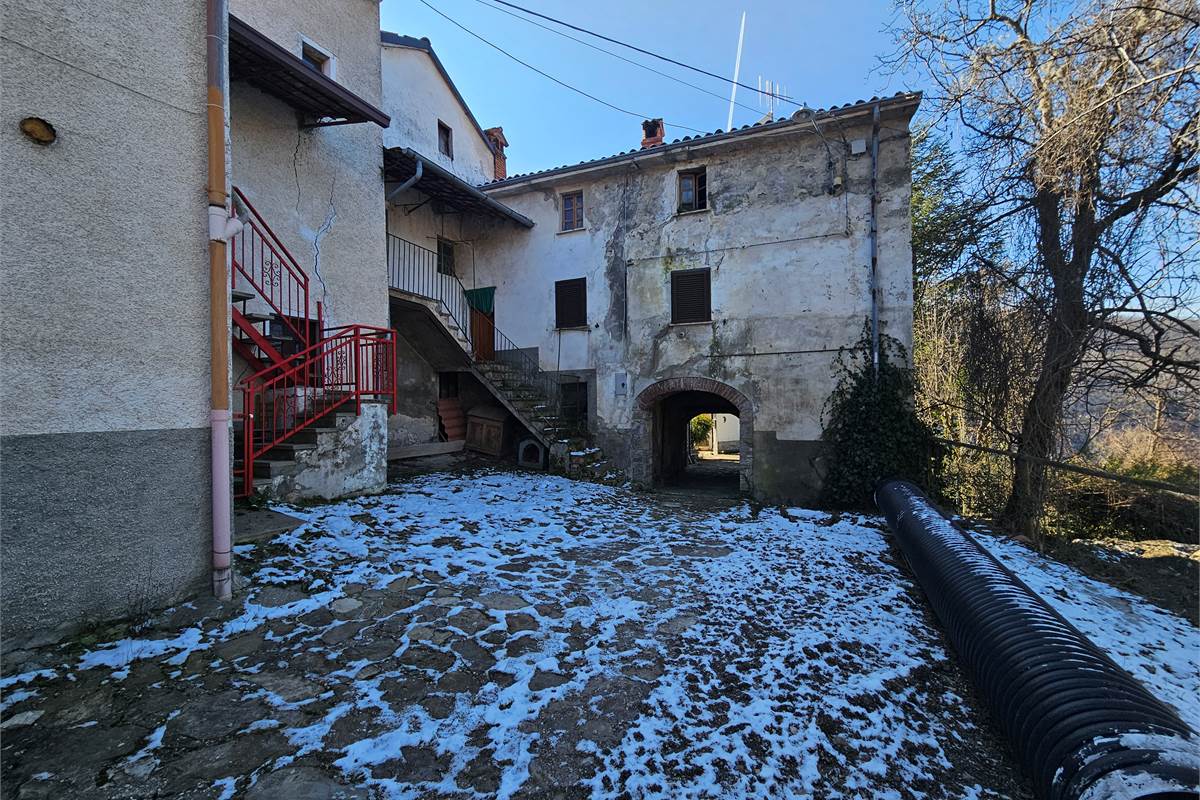 Porzione di casa a Forotondo con giardino