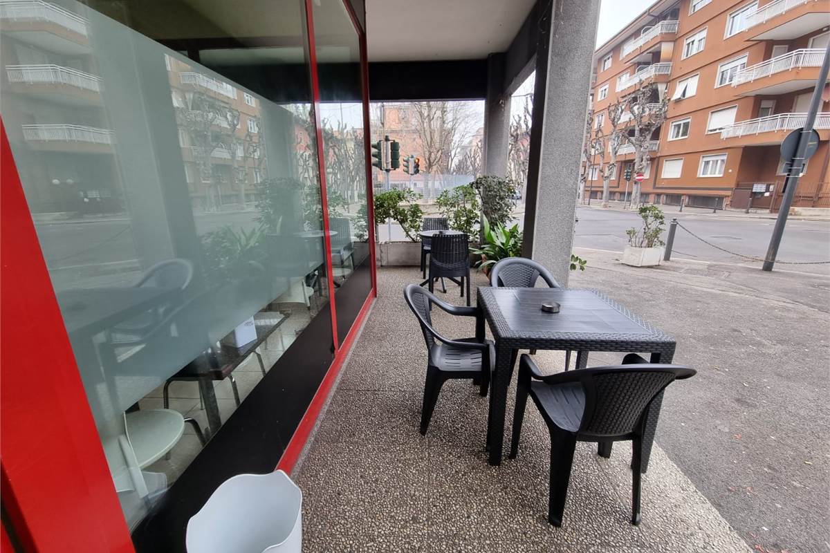 Attività di bar con spazio esterno
