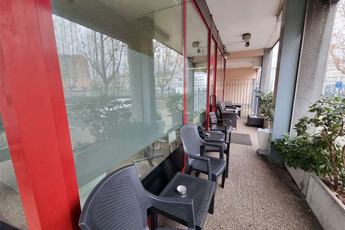 Attività di bar con spazio esterno